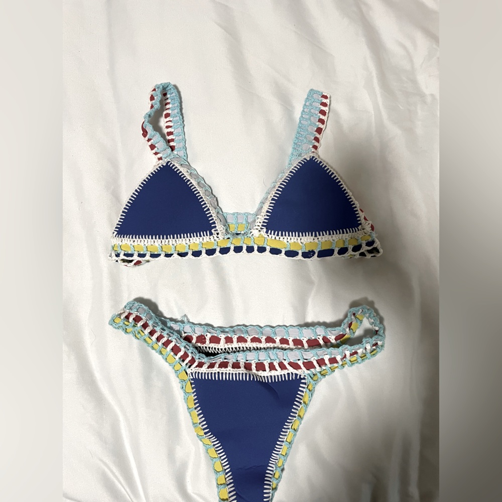 Reversible color swimsuit